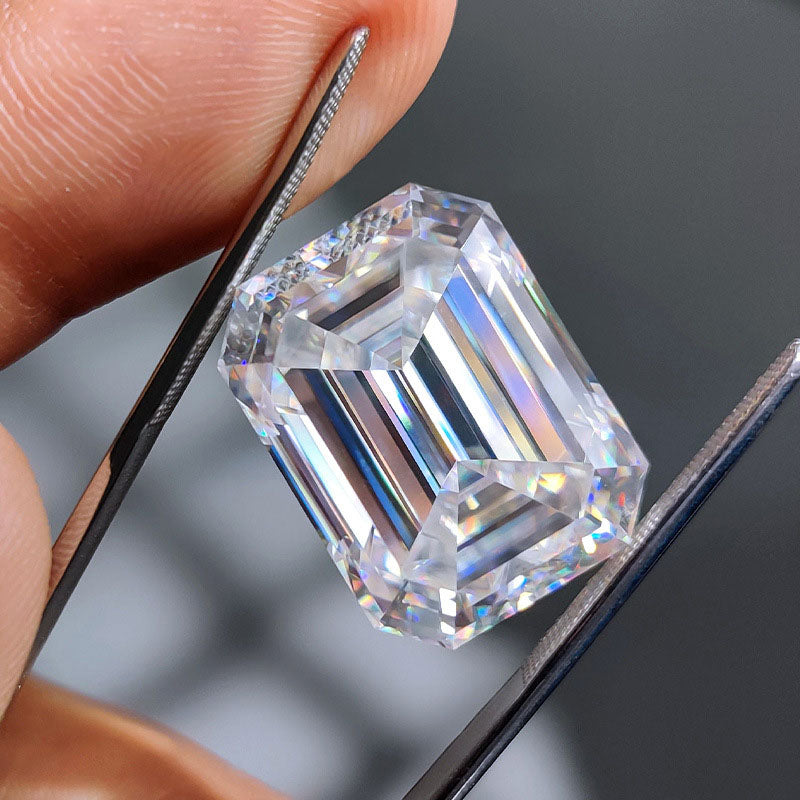 D color emerald cut diamond moissanite