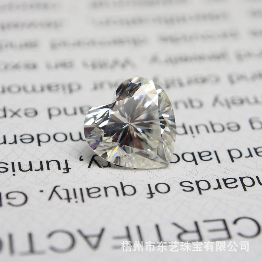 Heart-shaped diamond d color moissanite diamond