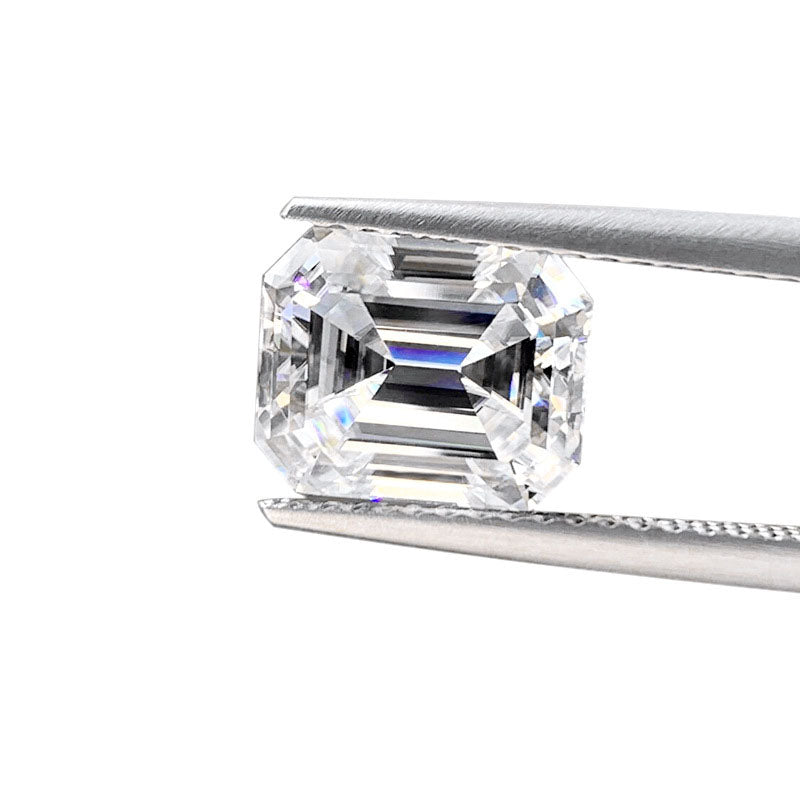 D color emerald cut diamond moissanite