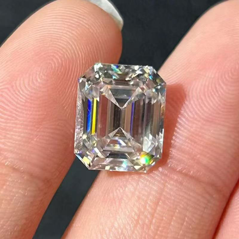 D color emerald cut diamond moissanite